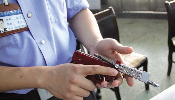 連云港火車站X光機掃描發現自制火柴槍[圖]