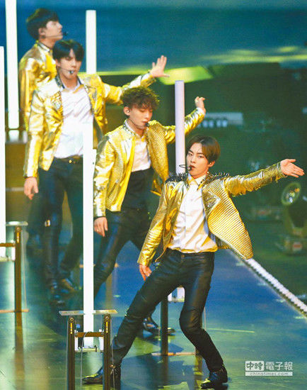 EXO臺灣演唱會安檢采用金屬探測器摸身檢查引抗議