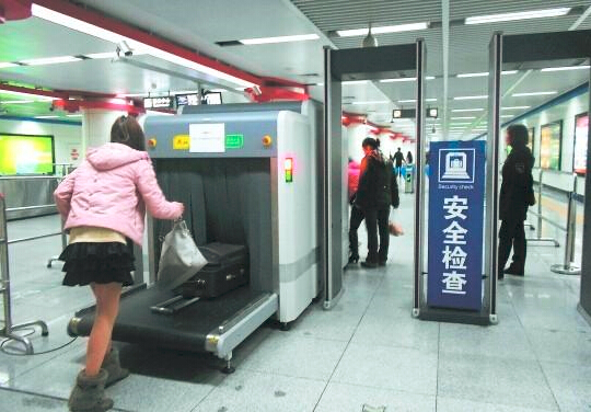 金屬探測安檢門為什么一般要和X光機(jī)配套使用？