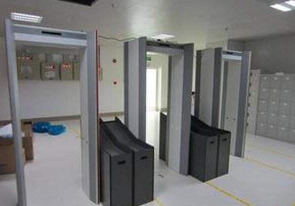 新型金屬探測安檢門因性價比高應用范圍廣泛