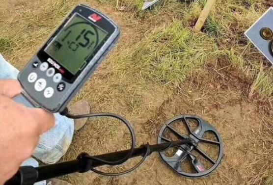 金屬探測器.jpg 金屬探測器.jpg