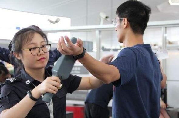 堅守空防安全，安檢門通道工作忙！