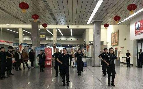 金屬探測安檢門廠家：烏機場安檢總站落實優化管理！