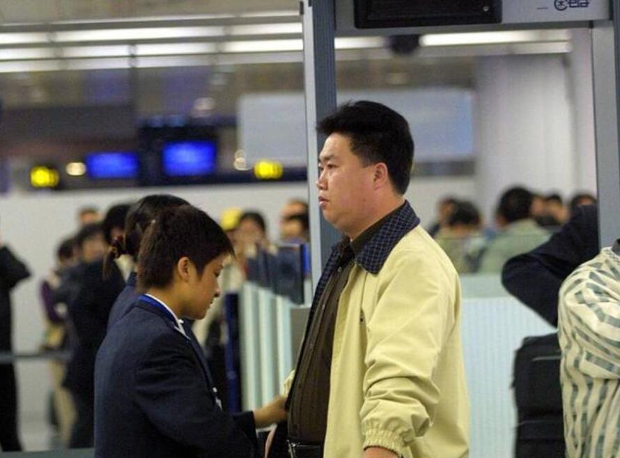 小知識：身上有鋼板能坐飛機通過安檢門的檢測？