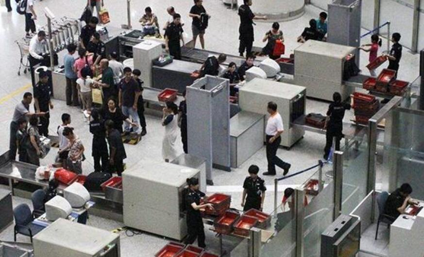 購買安檢門要點(diǎn)多，找對(duì)金屬探測安檢門廠家很重要