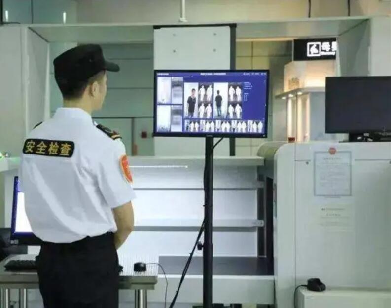 女性進入安檢門通道時，安檢員會感到尷尬嗎？過安檢的注意事項-3.jpg